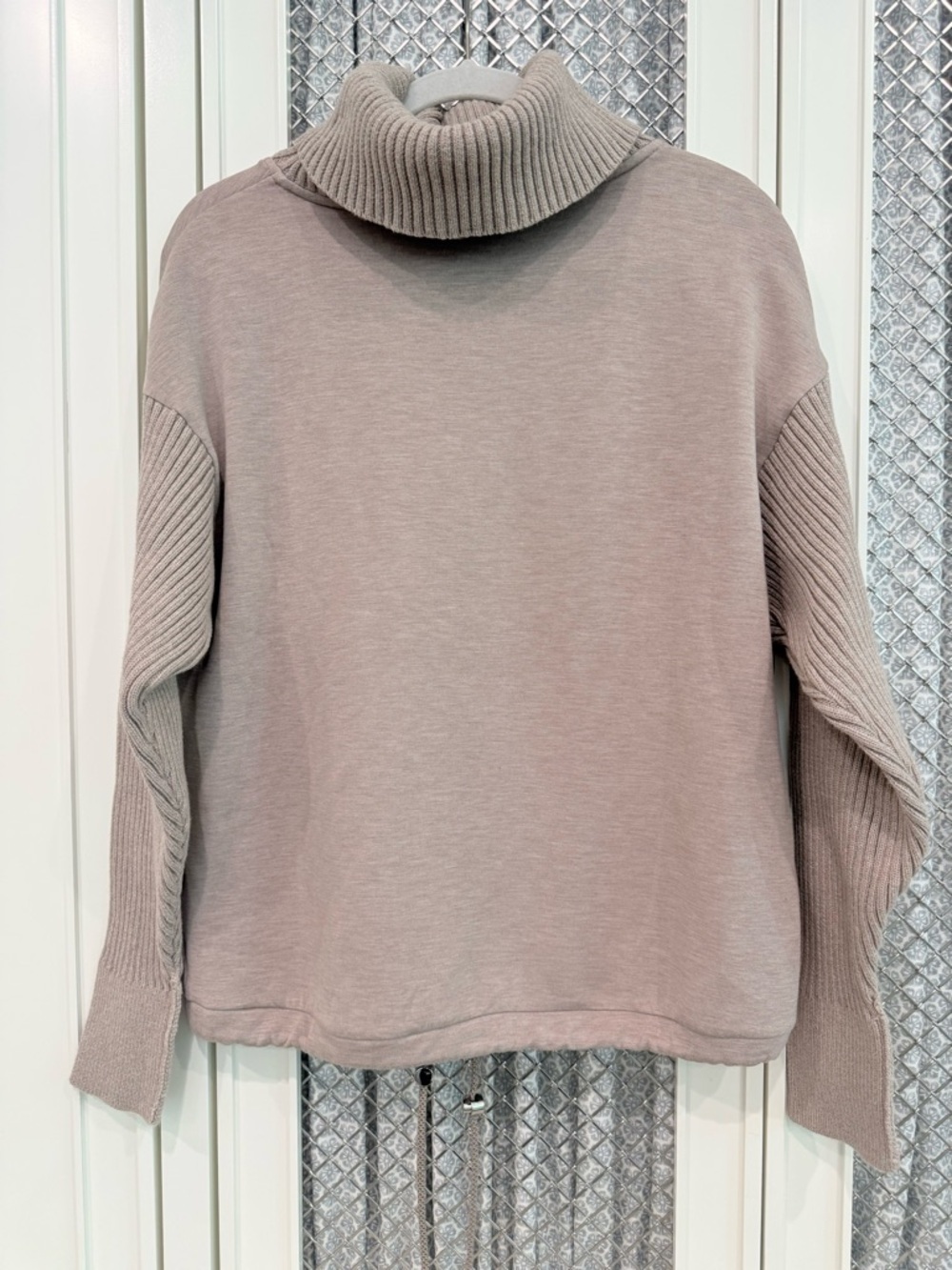 Varley Hannah Cowl Neck Taupe Neck Sweat Top -NWOT -size small - Picture 13 of 13
